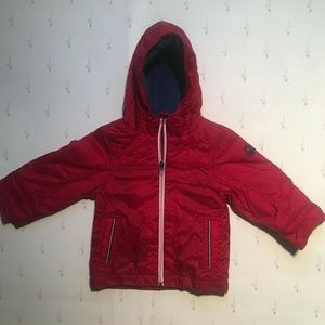 Waterproof, cute and comportable.